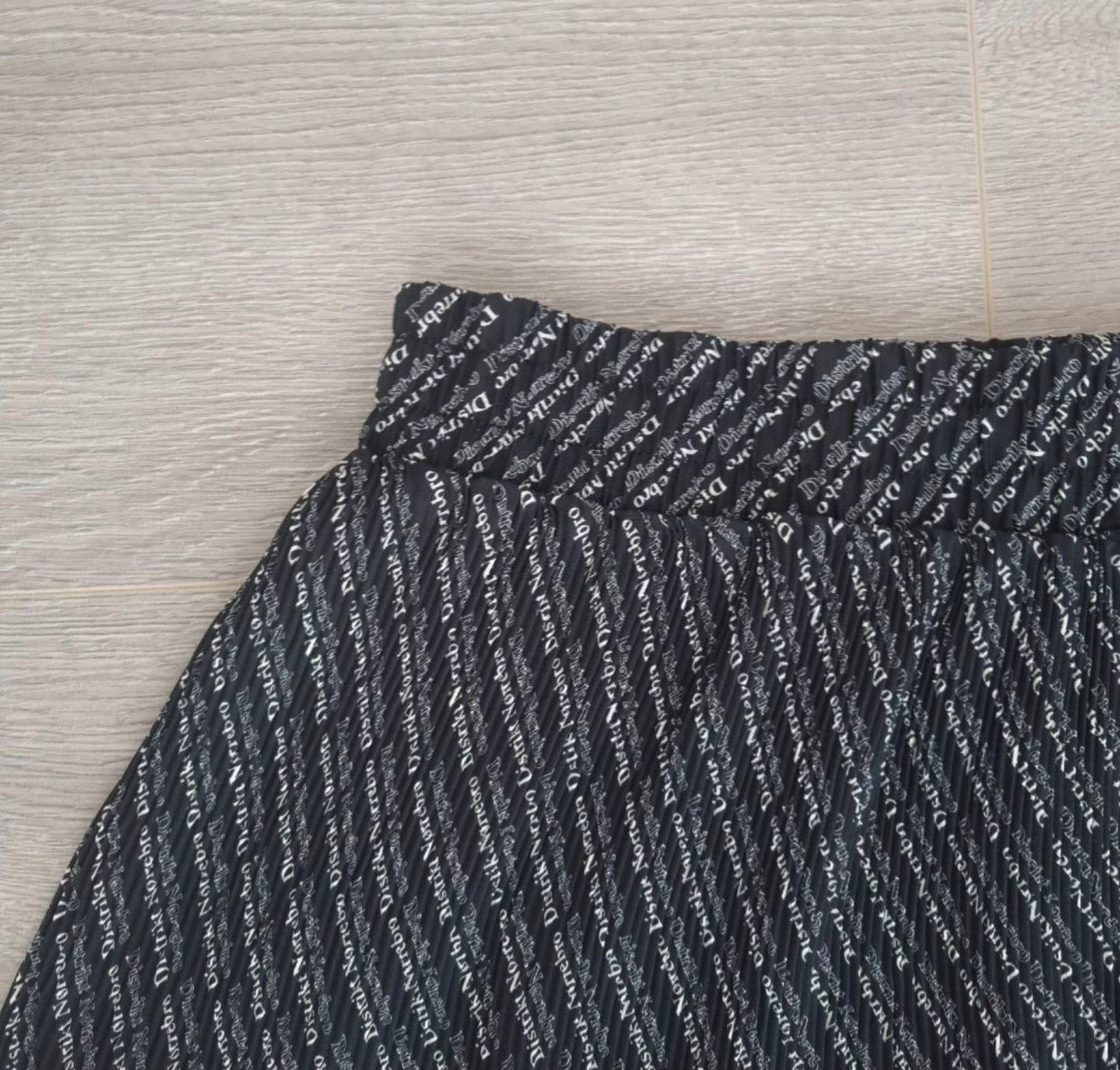 Distrikt Nørrebro Jupe Plisset avec Impression de Marque - Taille M – photo 3